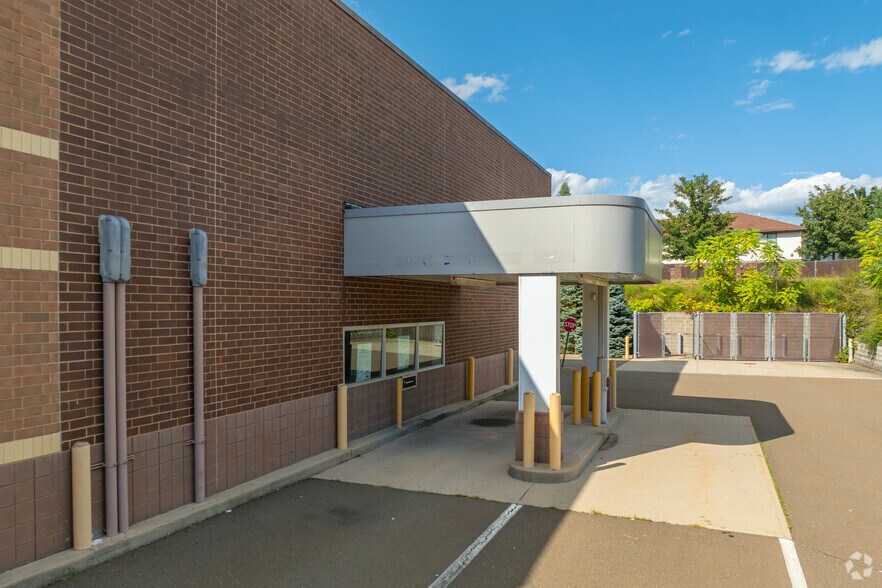 More Photos Of 645 Foxon Rd, East Haven Storefront For Lease