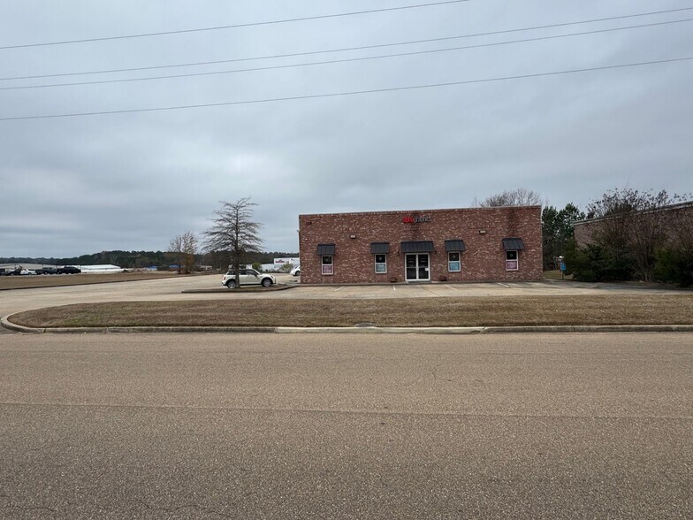 More Photos Of 115 Metroplex Blvd, Jackson Light Distribution For Sale