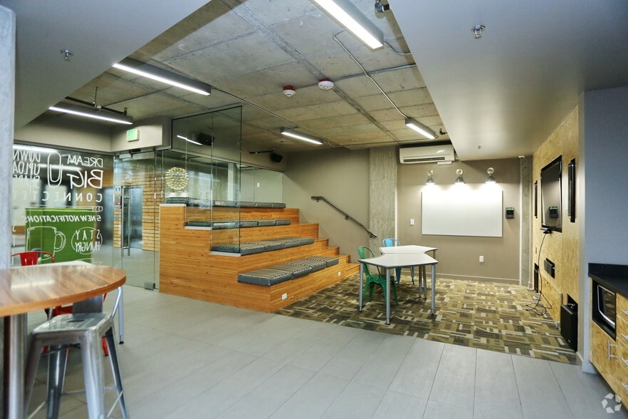 More Photos Of 4535 12th Ave NE, Seattle Apartments For Lease