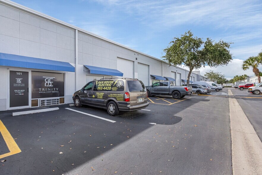 More Photos Of 4110 Enterprise Ave, Naples Unknown For Lease