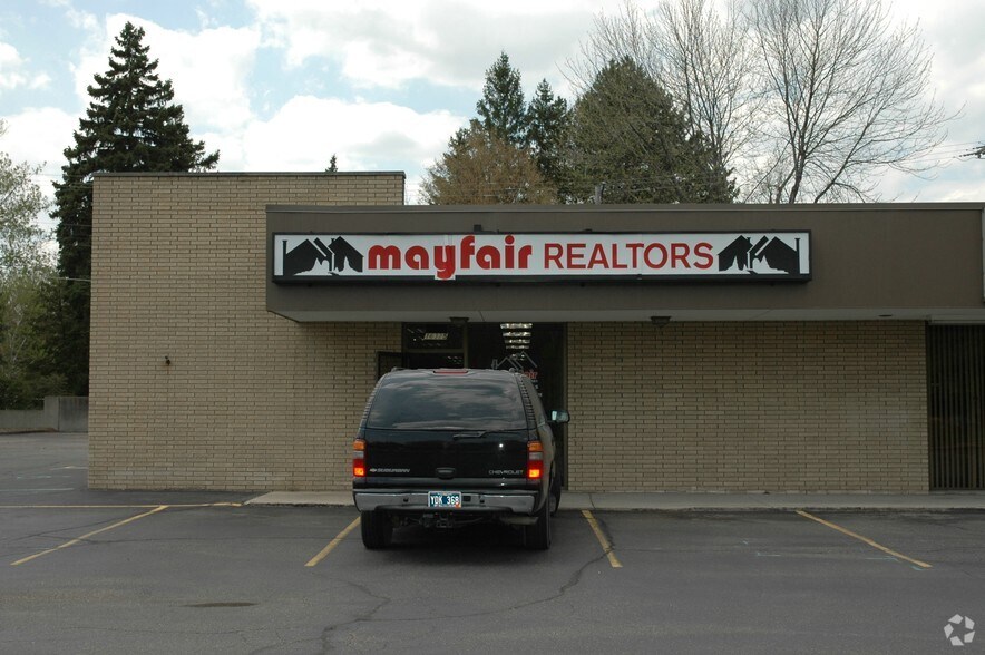 More Photos Of 16325-16349 Middlebelt Rd, Livonia Freestanding For Lease