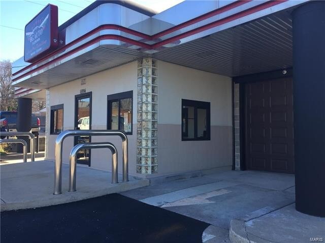 More Photos Of 6994 Chippewa St, Saint Louis Auto Repair For Sale