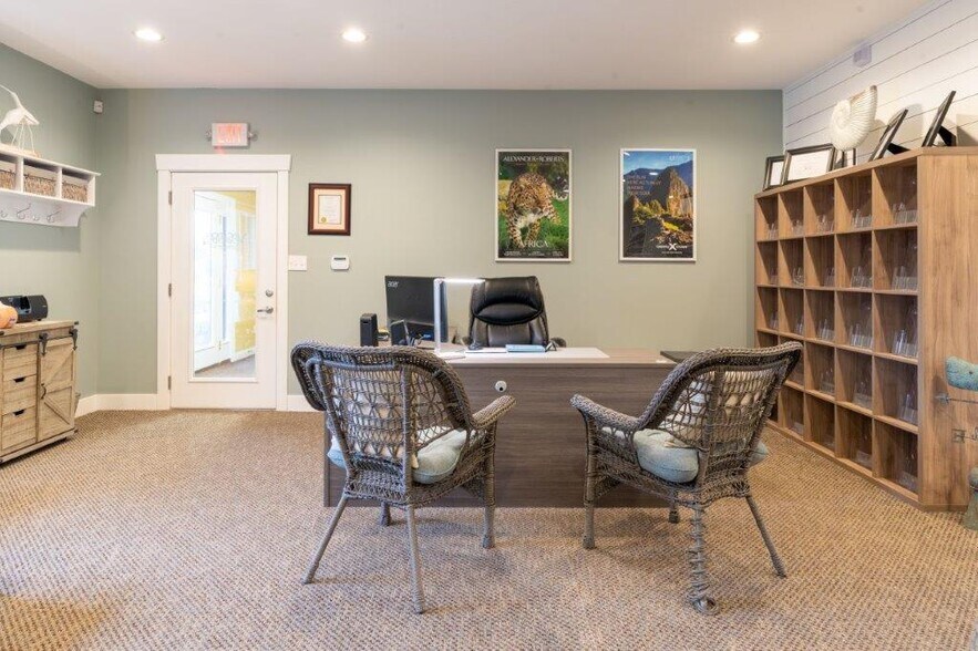 More Photos Of 6344 W Highway 146, Crestwood Medical For Lease