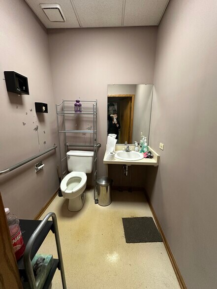 More Photos Of 1595 Weld Rd, Elgin Office For Lease