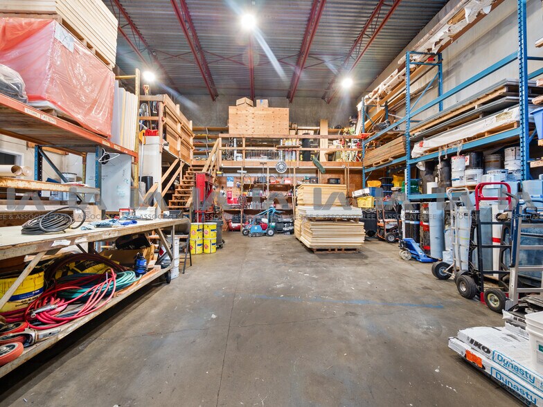 More Photos Of 13415 Comber Way, Surrey Manufacturing For Sale