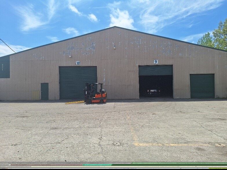 Primary Photo Of 4321 Pinecreek Dr, Elkhart Warehouse For Lease