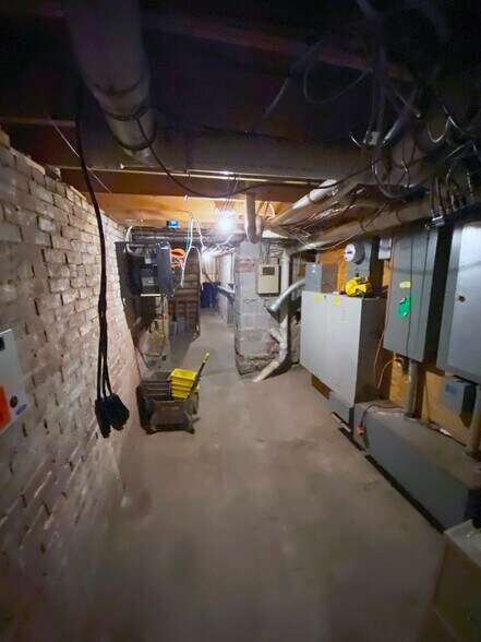 More Photos Of 214 E Lexington St, Baltimore Office For Sale