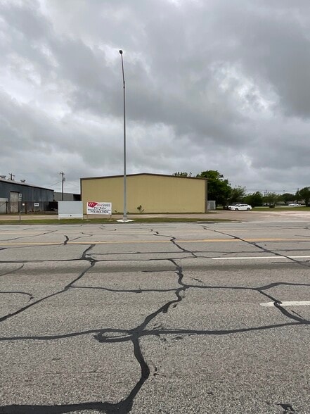 Primary Photo Of 3201 Texas Ave, La Marque Warehouse For Sale