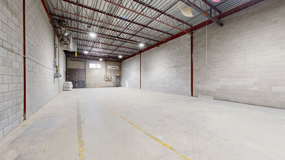 Primary Photo Of 1420-1490 Rue Beaulac, Saint-Laurent Light Distribution For Lease