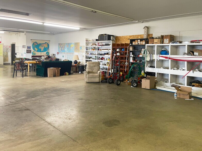 More Photos Of 15675 Morris Industrial Dr, Schoolcraft Industrial For Sale