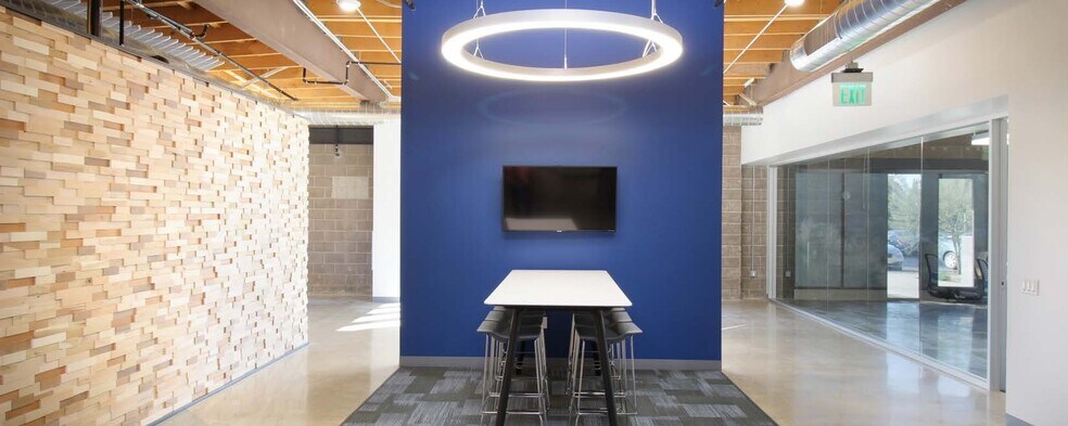 More Photos Of 14751-14761 Califa St, Van Nuys Office For Lease