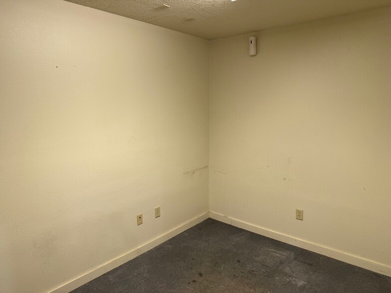 More Photos Of 4725 Mercantile St, Beaumont Industrial For Lease