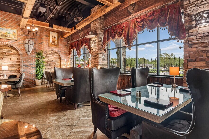 More Photos Of 3007 Commercial Way, Spring Hill Restaurant For Sale