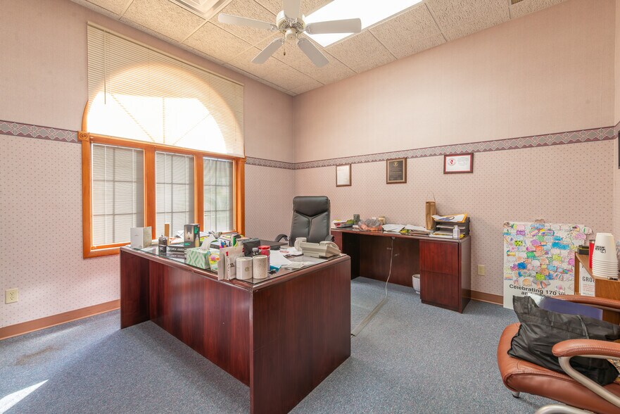 More Photos Of 210 W Spring St, Freeport Office For Sale