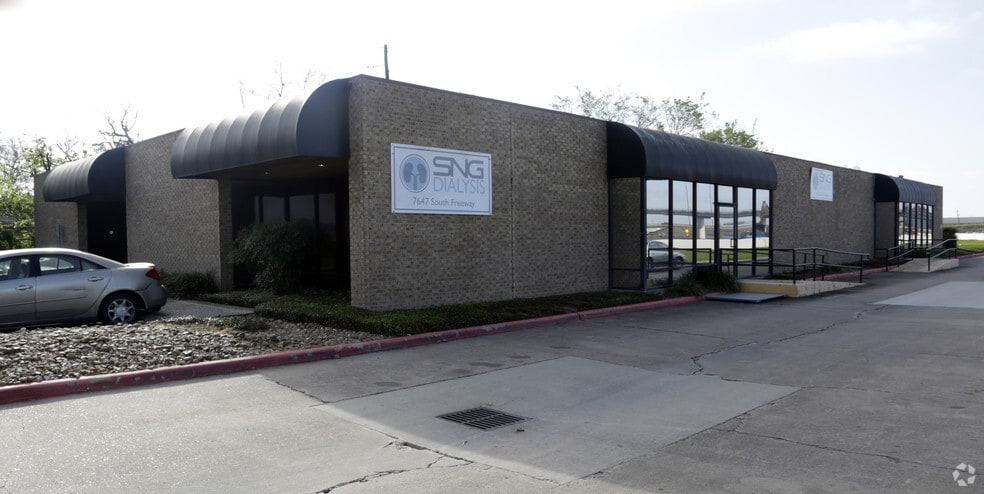 More Photos Of 7505-7563 South Fwy, Houston Unknown For Lease