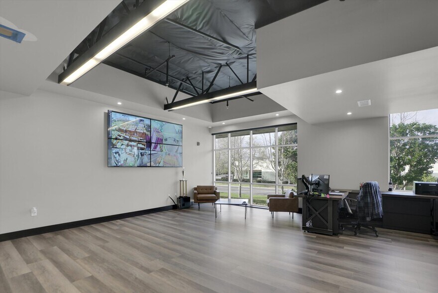 More Photos Of 4720-4790 Calle Carga, Camarillo Manufacturing For Sale