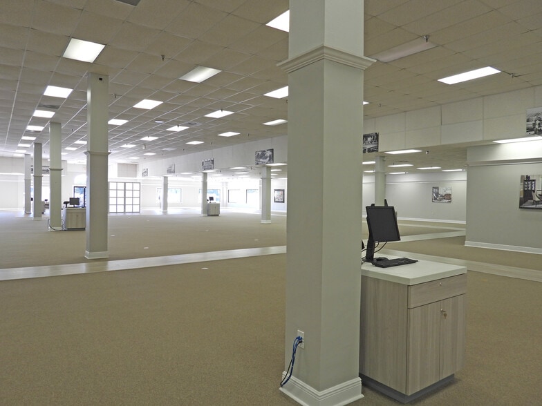 More Photos Of 3800 W New Haven Ave, Melbourne Freestanding For Lease