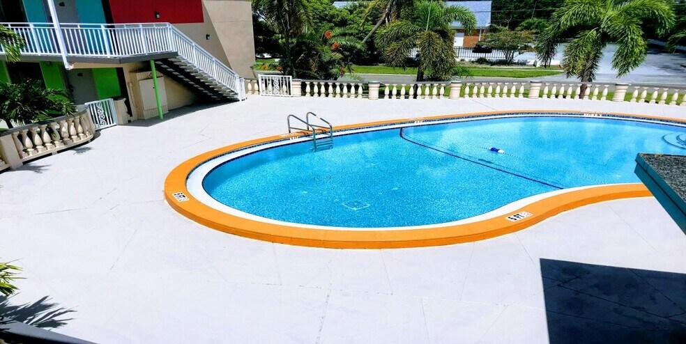 More Photos Of 1320 Cleveland St, Clearwater Hotel For Sale