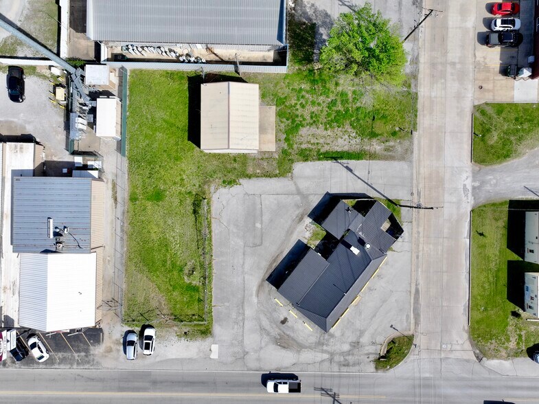 More Photos Of 500 N J. M. Davis Blvd, Claremore Restaurant For Sale