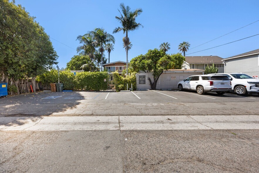 More Photos Of 419 W Commonwealth Ave, Fullerton Restaurant For Sale