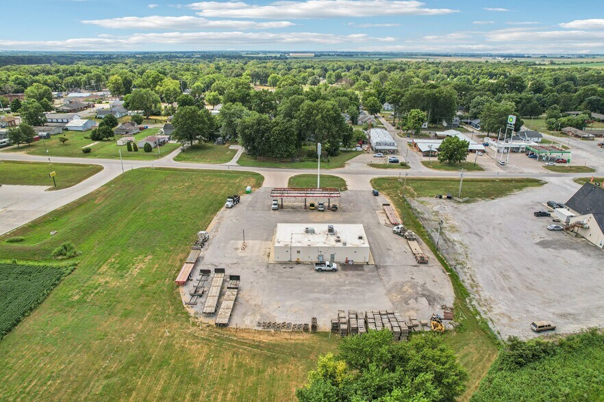More Photos Of 402 W Johnson St, Pocahontas Flex For Sale