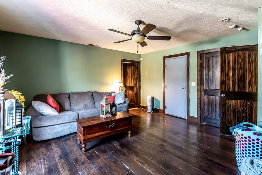 More Photos Of 5527 Oregonia Rd, Oregonia Restaurant For Sale