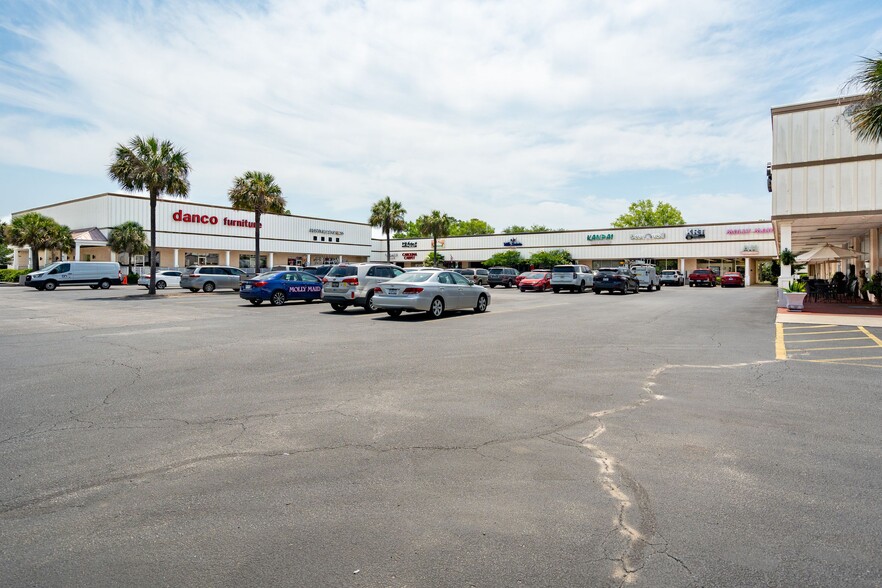 More Photos Of 1035 Johnnie Dodds Blvd, Mt Pleasant Unknown For Lease