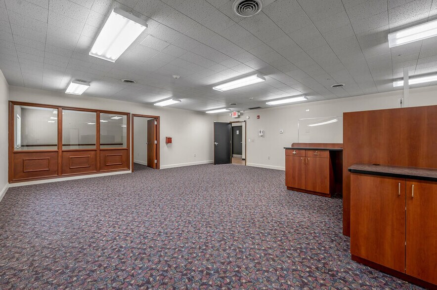 More Photos Of 250 Crossfield Dr, Versailles Industrial For Lease