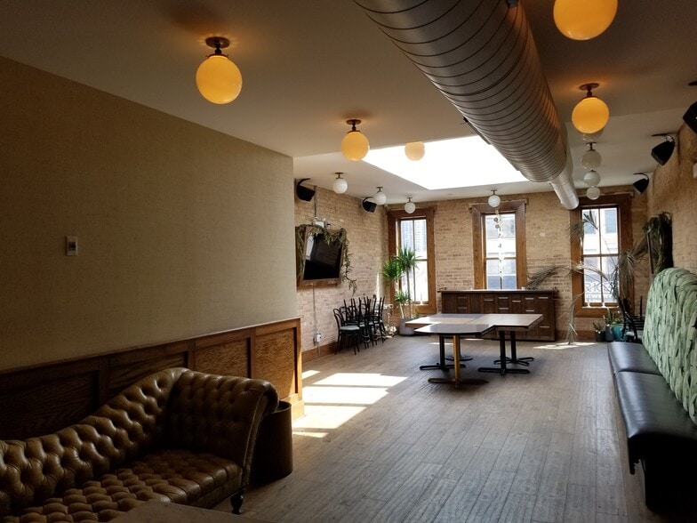 More Photos Of 738 W Randolph St, Chicago Storefront For Sale