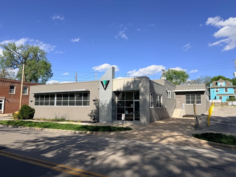 More Photos Of 3303 Gillham Rd, Kansas City Office For Lease