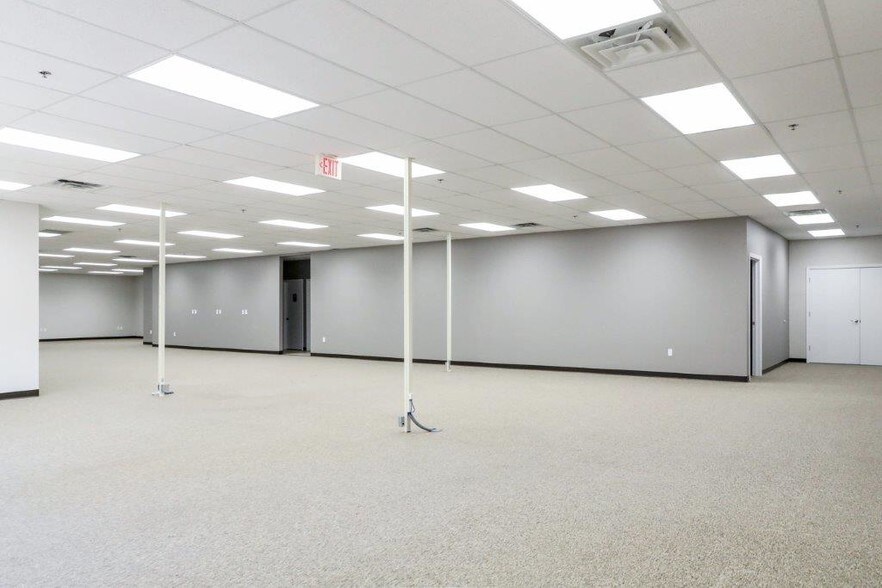 More Photos Of 14101-14105 Mccormick Dr, Tampa Light Manufacturing For Lease