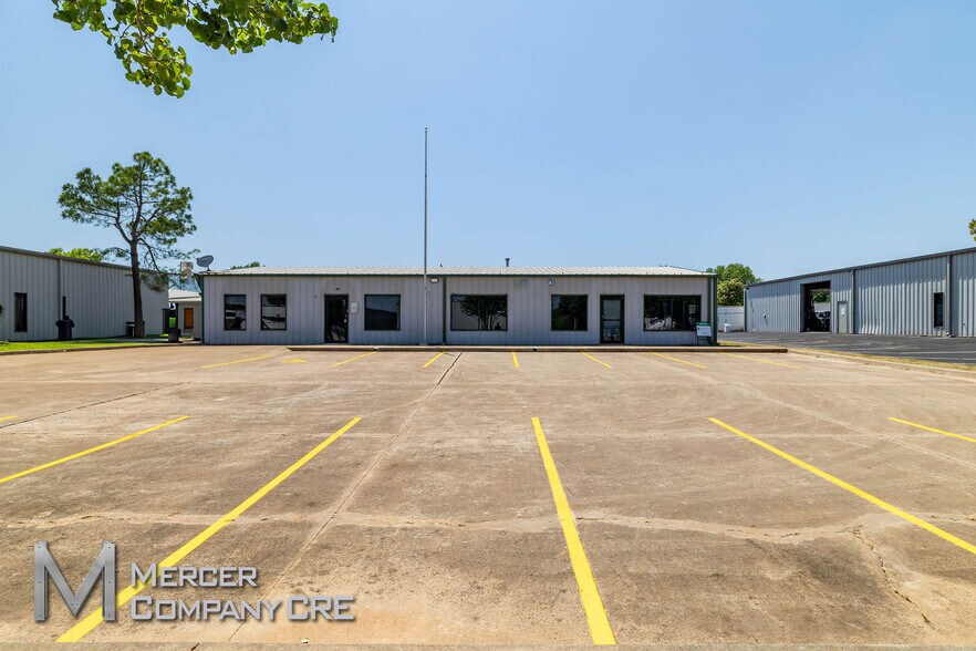 More Photos Of 2601 S Purdue Ave, Oklahoma City Flex For Lease