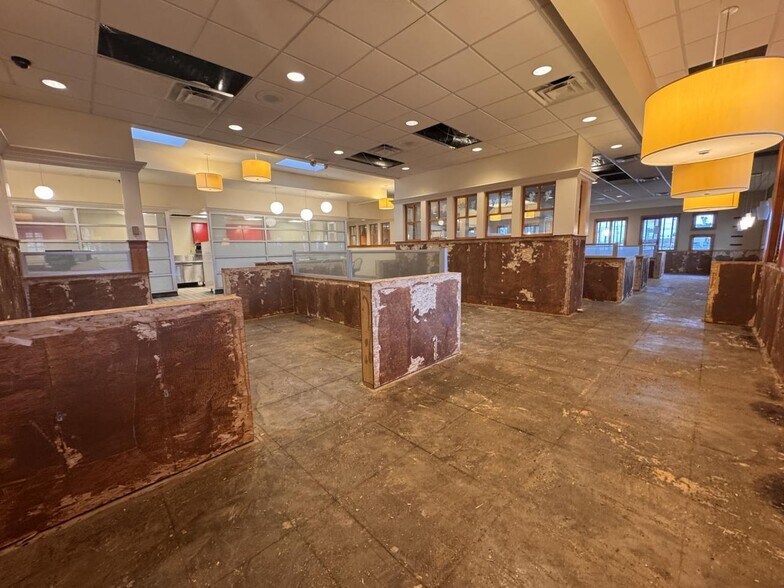 More Photos Of 2949 Dixie Hwy, Hamilton Restaurant For Lease