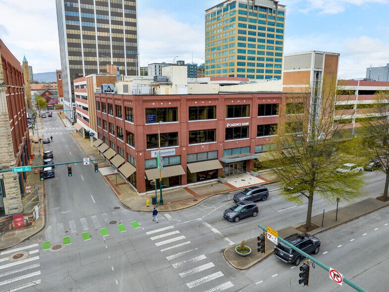 More Photos Of 631 Broad St, Chattanooga Office For Lease