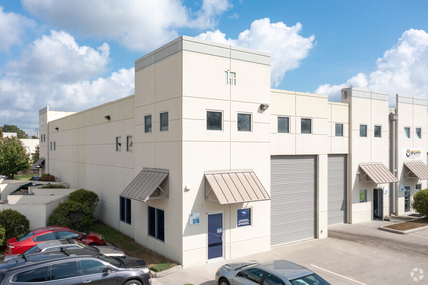 Primary Photo Of 5750 N Sam Houston Pky E, Houston Warehouse For Lease