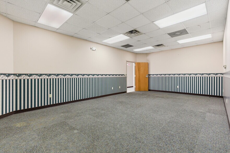 More Photos Of 1612 N Osteopathy, Kirksville Office For Sale