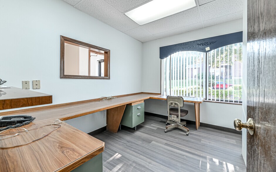 More Photos Of 508-512 N Jefferson st, New Castle Medical For Sale