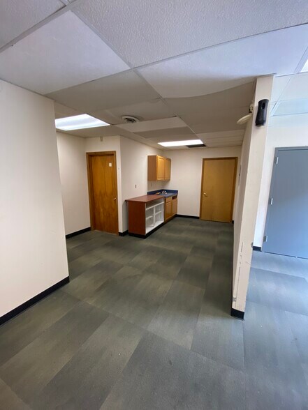 More Photos Of 132 E Main St, North Manchester Storefront Retail Residential For Lease