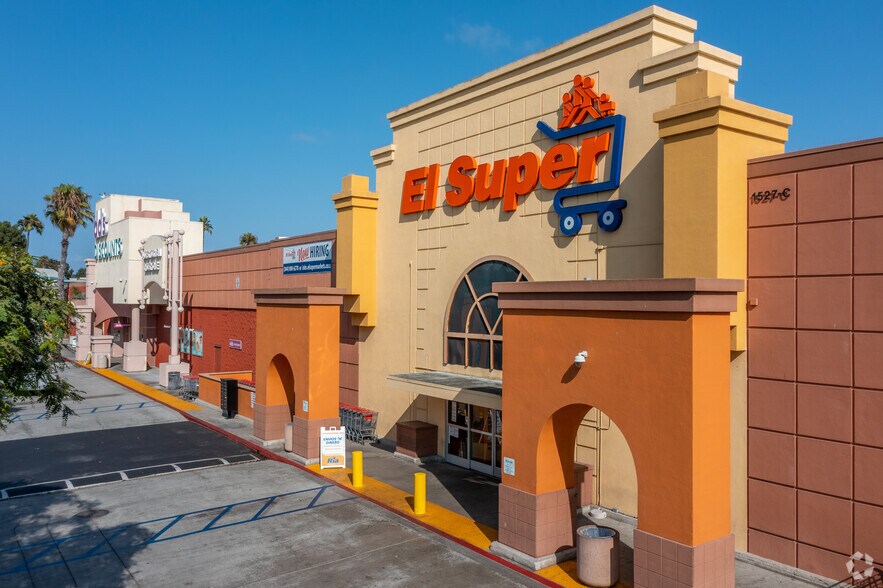 More Photos Of 1527 Mission Ave, Oceanside General Retail For Lease