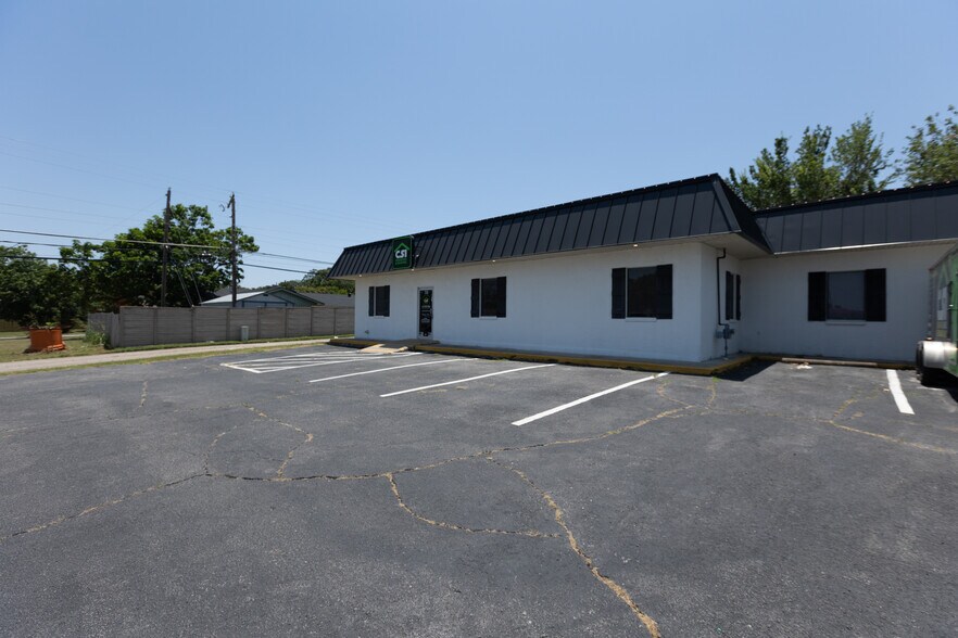More Photos Of 706 Springdale Rd, Bedford Office For Sale