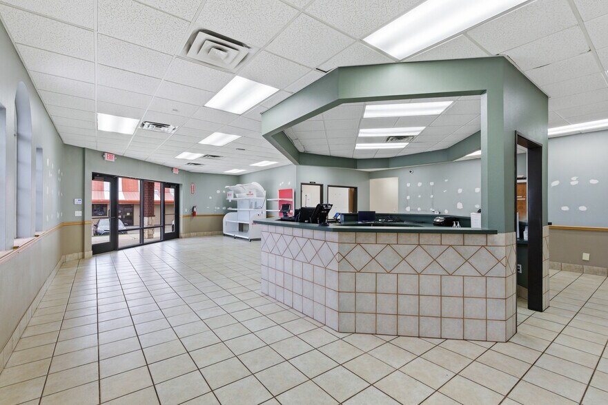 More Photos Of 1695 S State Highway 121, Lewisville Veterinarian Kennel For Sale