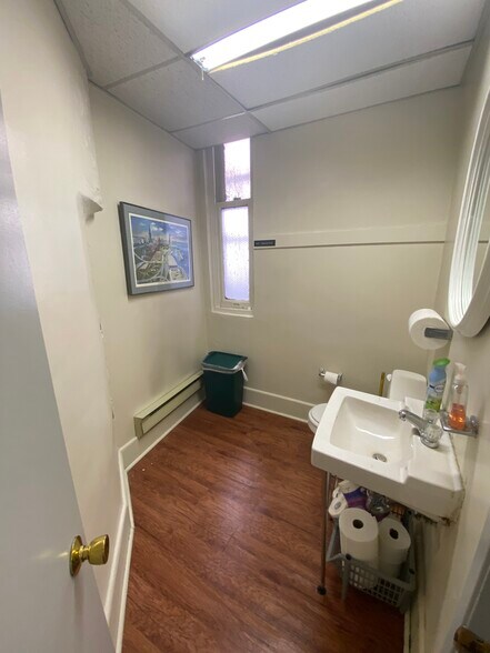 More Photos Of 2766-2770 N Lincoln Ave, Chicago Storefront Retail Office For Sale