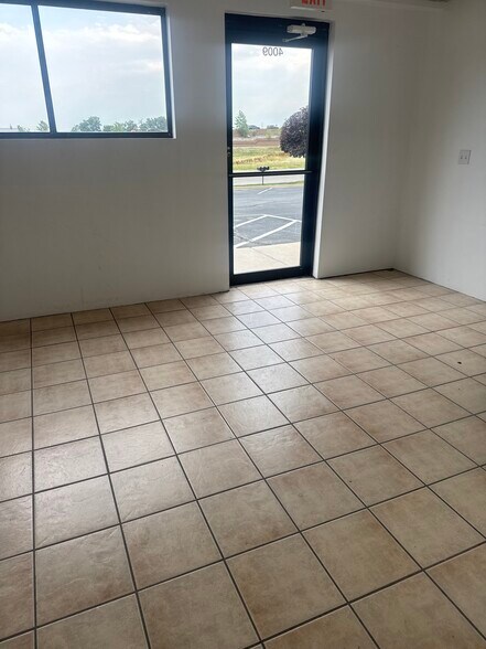 More Photos Of 4005-4009 S Valley Dr, Mead Warehouse For Lease