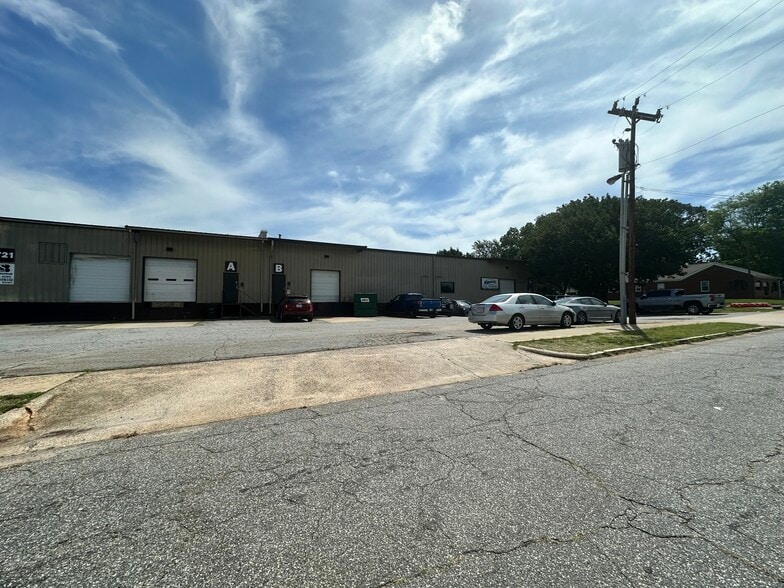 More Photos Of 721 N Long St, Salisbury Warehouse For Lease