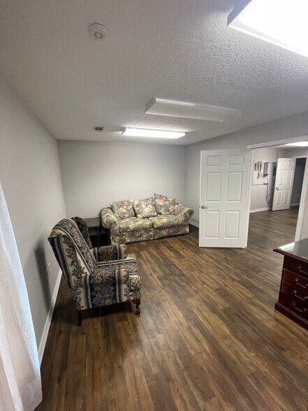 More Photos Of 913 N Washington Ave, Livingston Office For Lease