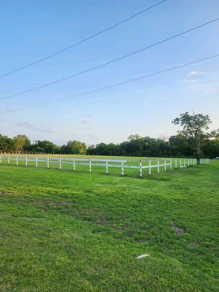 More Photos Of 405 Strawberry St, League City Land For Sale