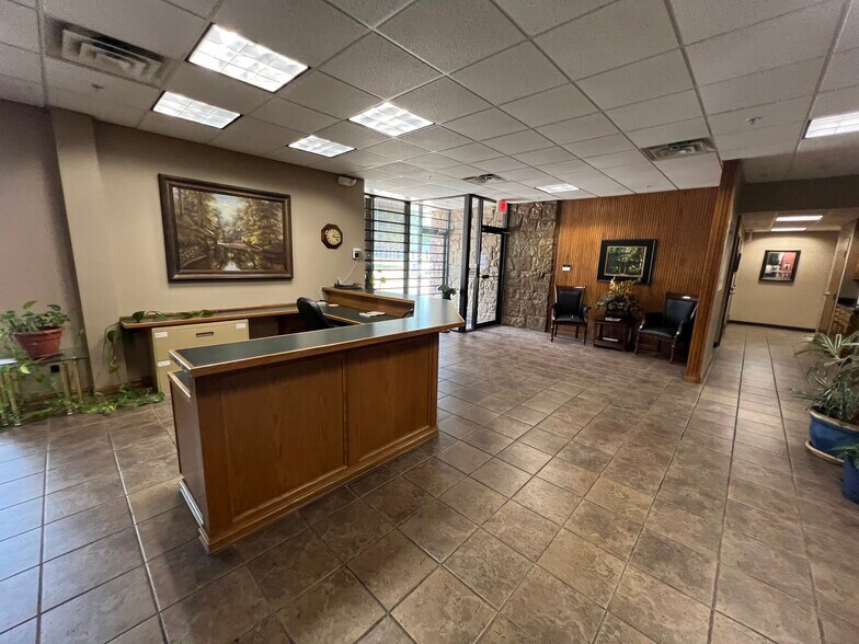 More Photos Of 1150 N Iroquois Ave, Tulsa Manufacturing For Lease