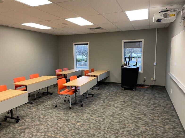 More Photos Of 881 Parkway Ave, Elkhart Medical For Lease