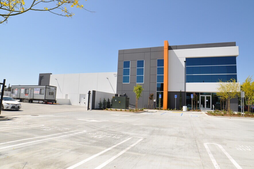 More Photos Of 2442 N American Way, Orange Unknown For Lease