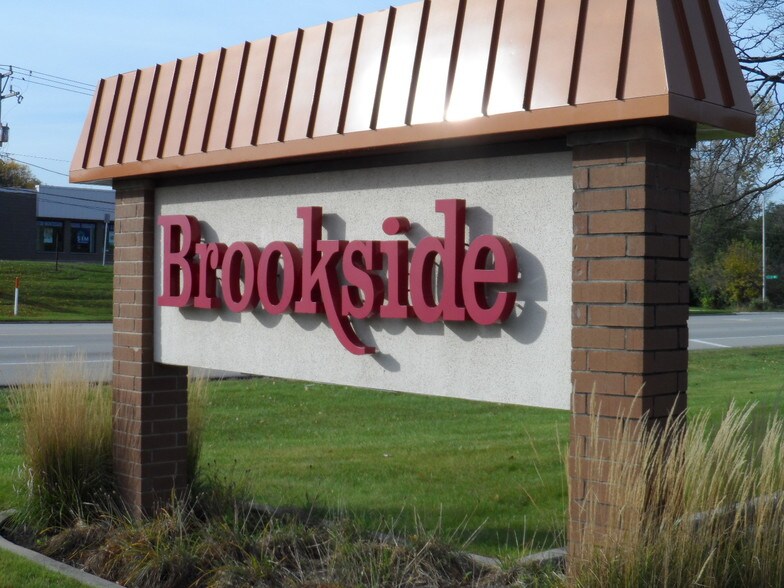 More Photos Of 312-326 Peterson Rd, Libertyville Unknown For Lease